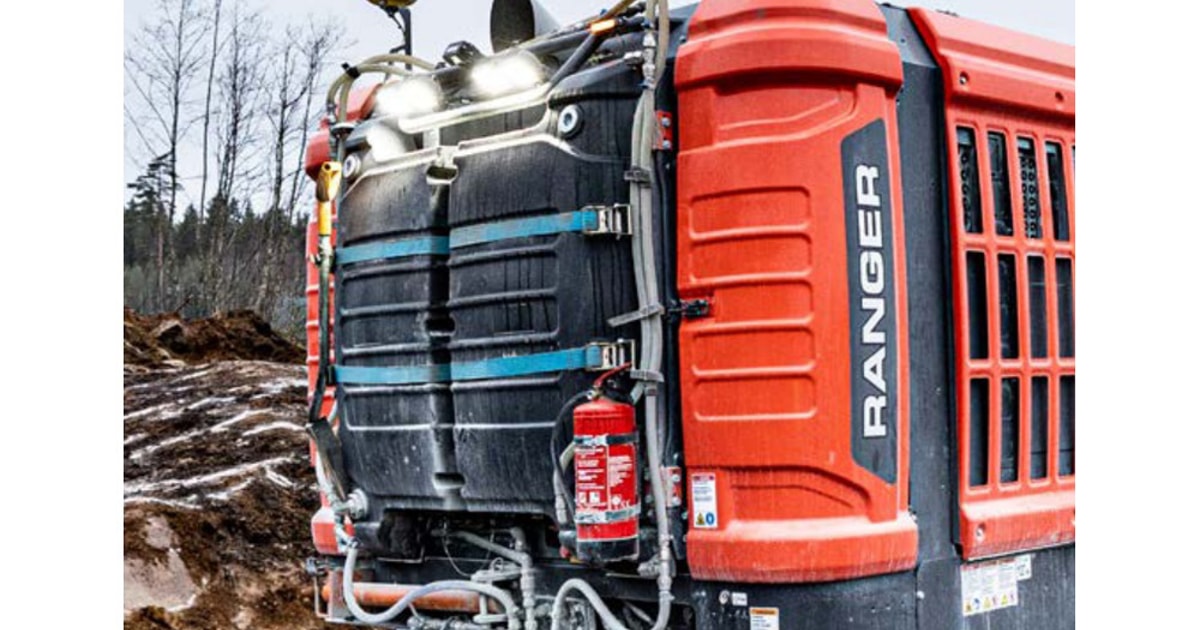 Water injection system for boom surface drills