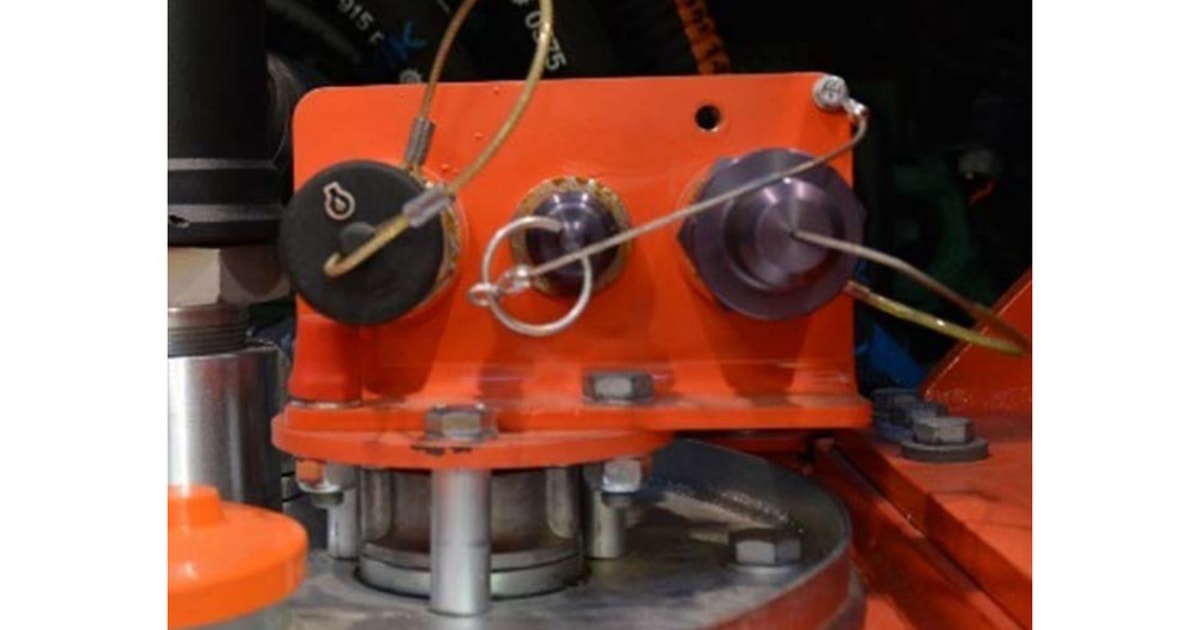 Quick oil filling system for trucks