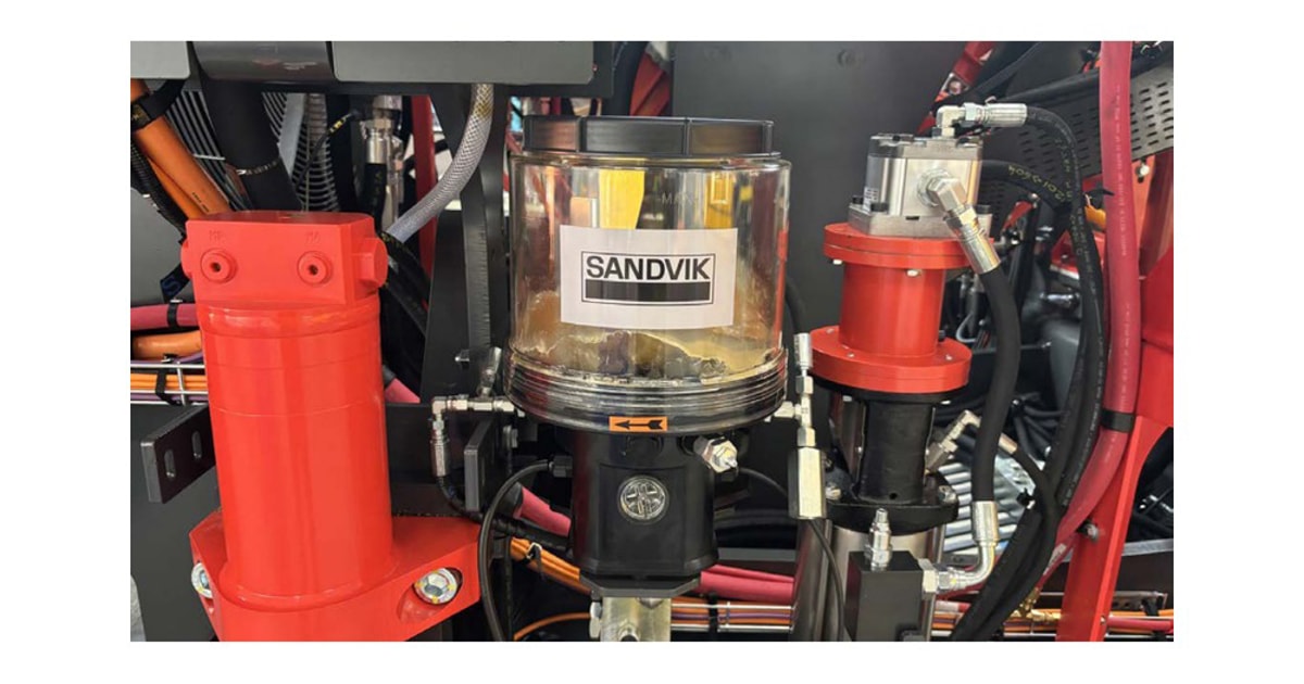 Filter Greasing System Rails Automatic greasing system for underground drills