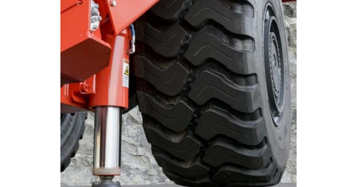 Integrated jacking system for trucks