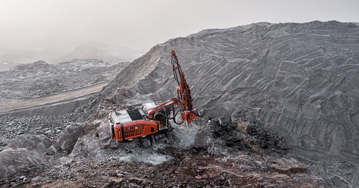 Ranger™ DX810i Surface top hammer drill rig