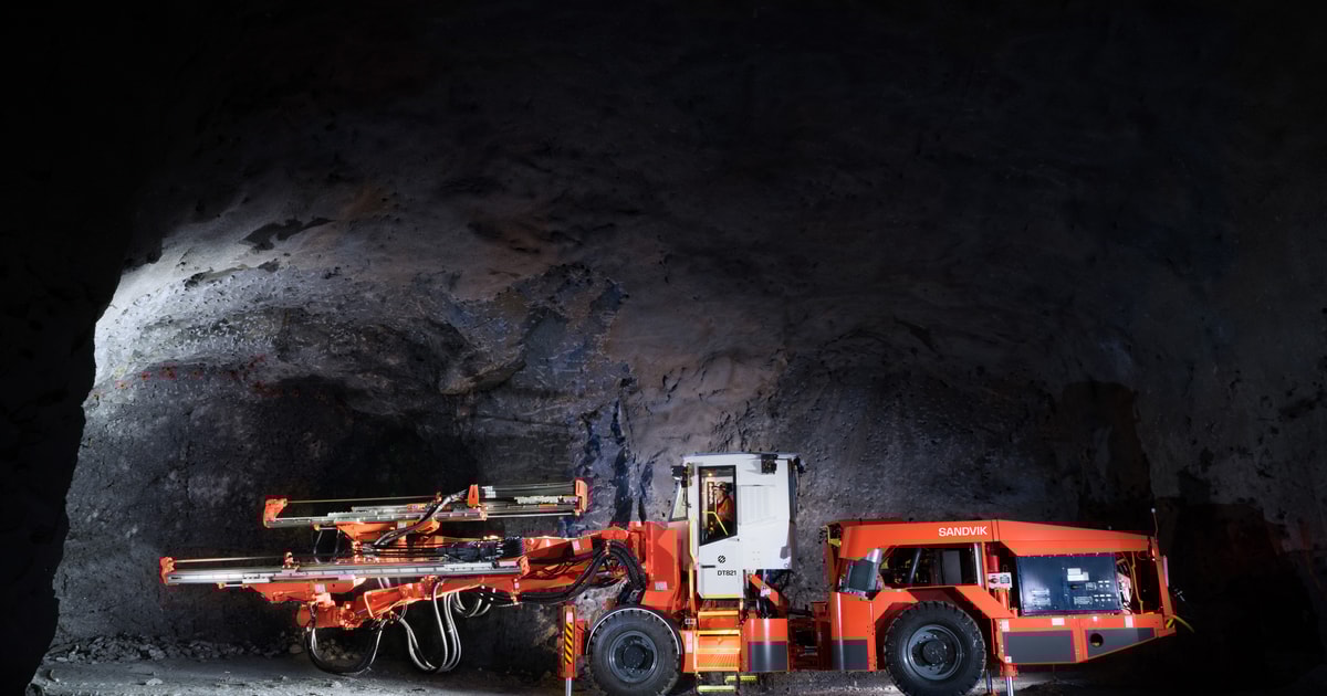 山特维克DT821 双臂电动液压台车钻机