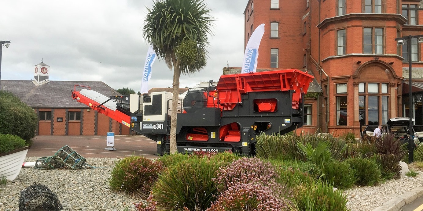QJ341 jaw crusher on display