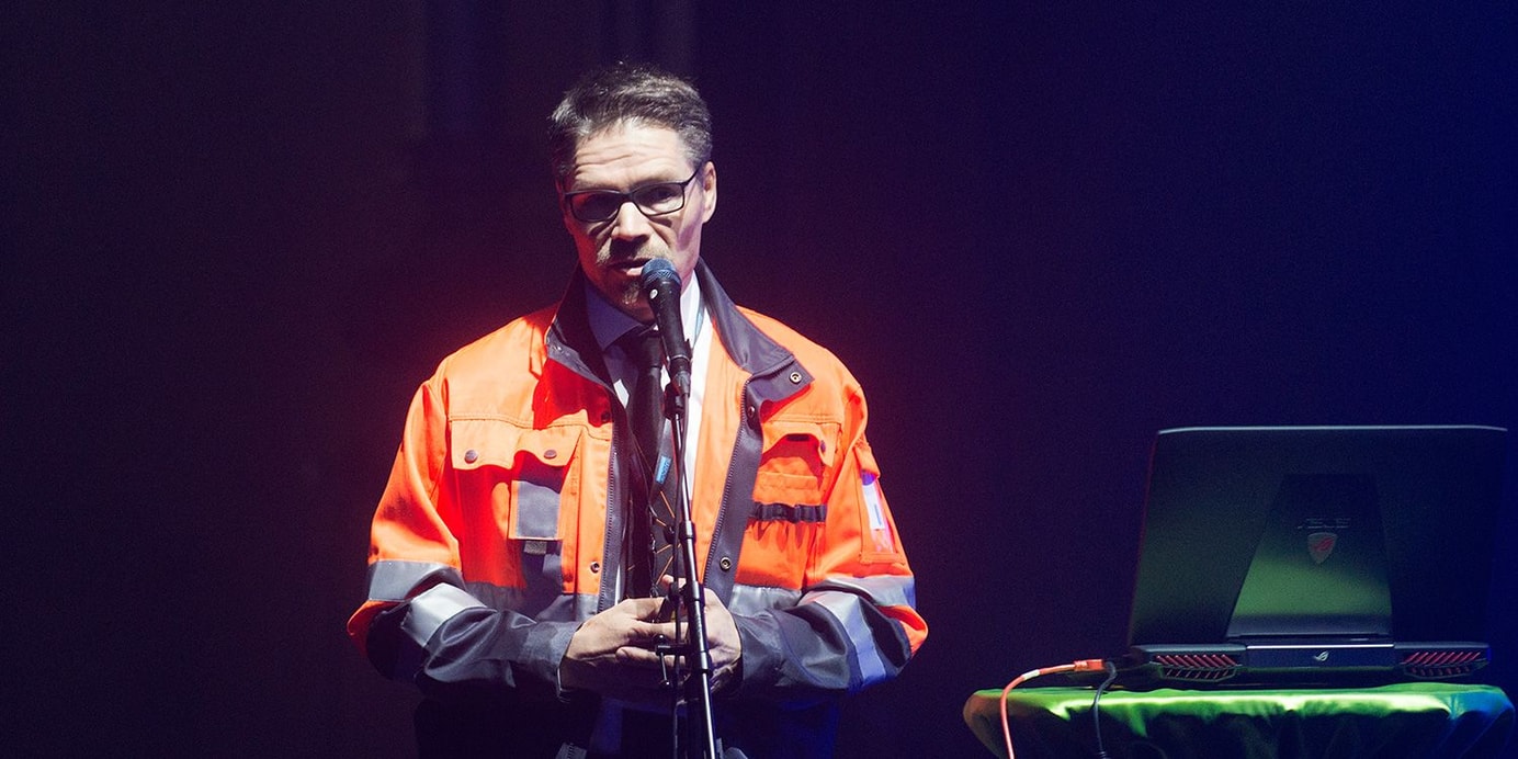 Sandvik specialists presenting the products