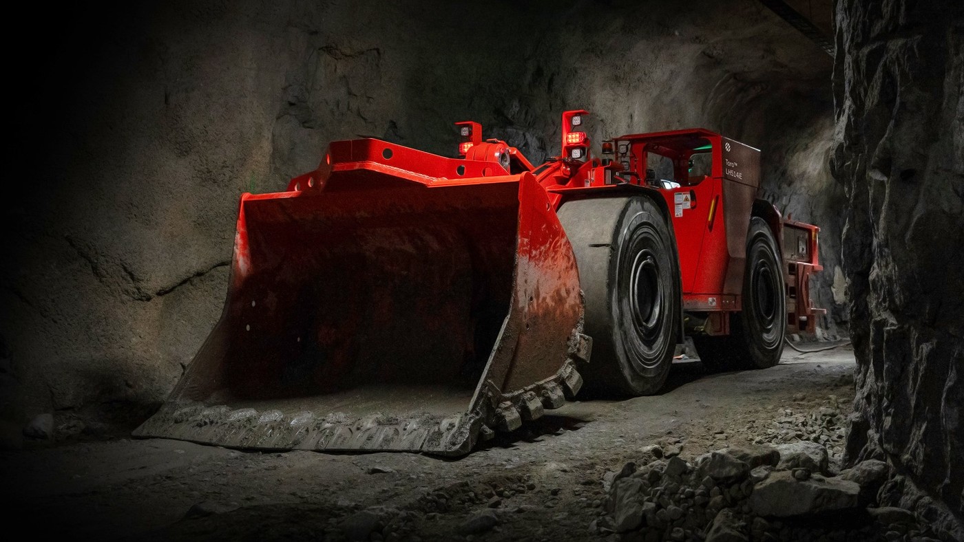 Toro™ LH514iE Electric loader