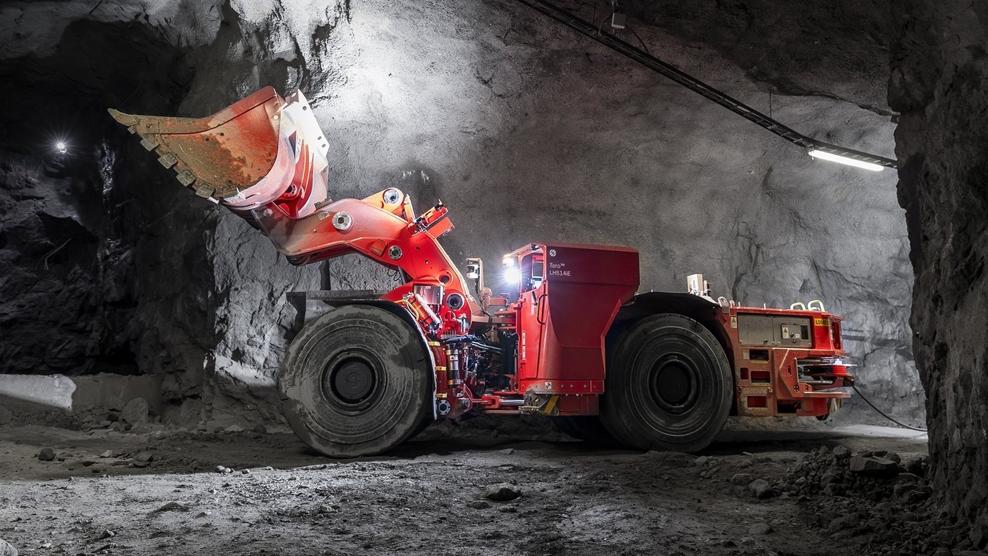 Toro™ LH514iE Electric loader