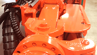 DD211L-V boom and feed structure