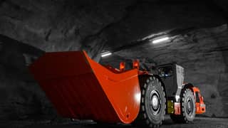  Toro™ LH621i underground loader in mine