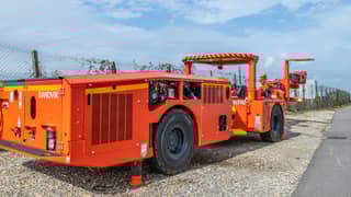  DS211L-V Rock support drill rig easy serviceability