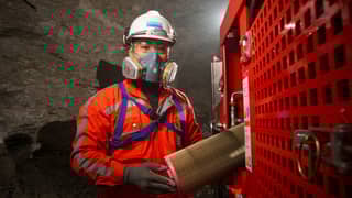 DS2710 Rock support drill rig maintenance