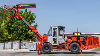 DB311 Secondary breaking drill rig boom