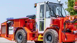 DB311 Secondary breaking drill rig diesel-hydraulic carrier