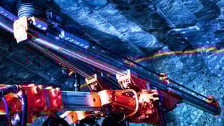 DT820 Tunneling jumbo SB90 booms