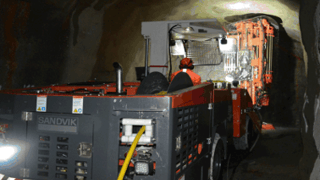 DL2720 Longhole drill rig operating conditions under canopy