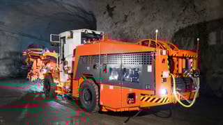 DS411 Rock support drill rig maintenance