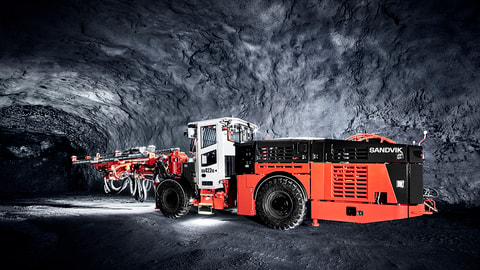 D22 Rig Sandvik DD422iE drill: underground precision