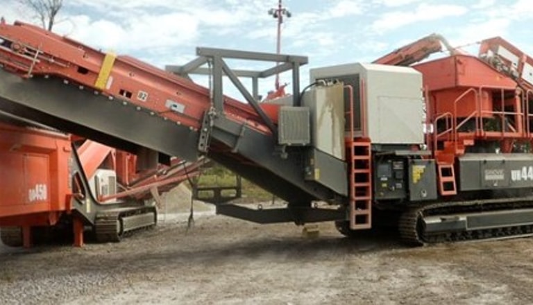 Sandvik UH440i Mobile cone crusher