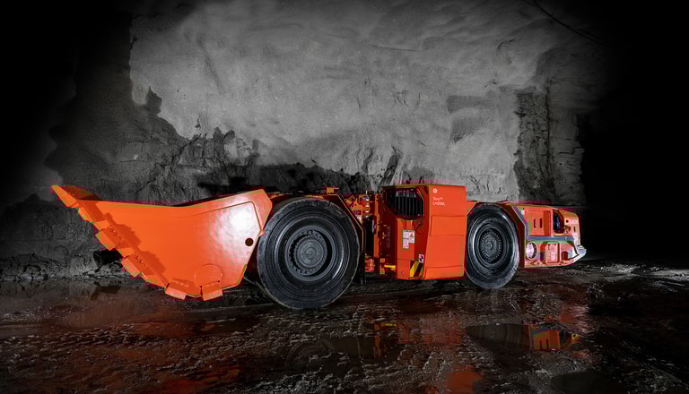 Toro™ LH208L low profile loader