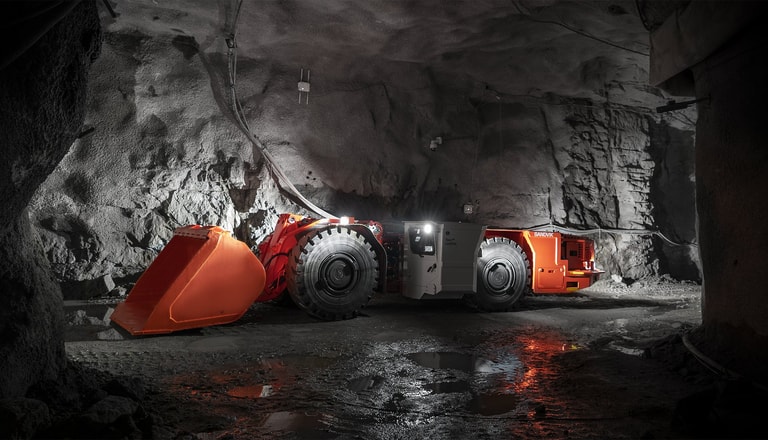 Toro™ LH209L low profile loader