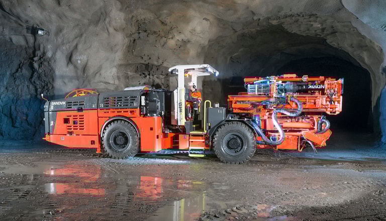 DU412i Articulated in-the-hole production drill rigs