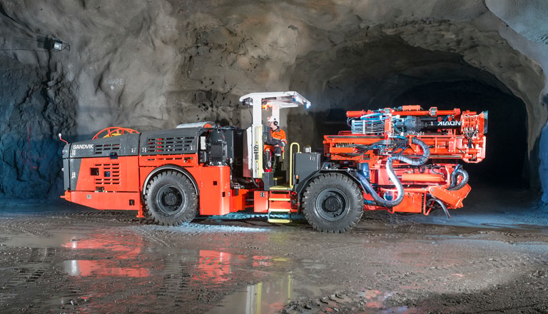 Machine Roger Ith Rigs Sandvik DU211-T ITH (In The Hole) Drill Rig For Underground Drilling