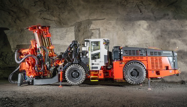 DL422i Longhole drill rig