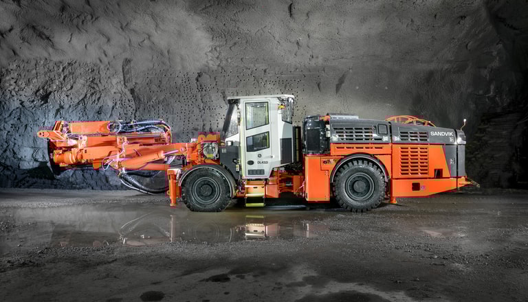 DL432i Longhole drill rig