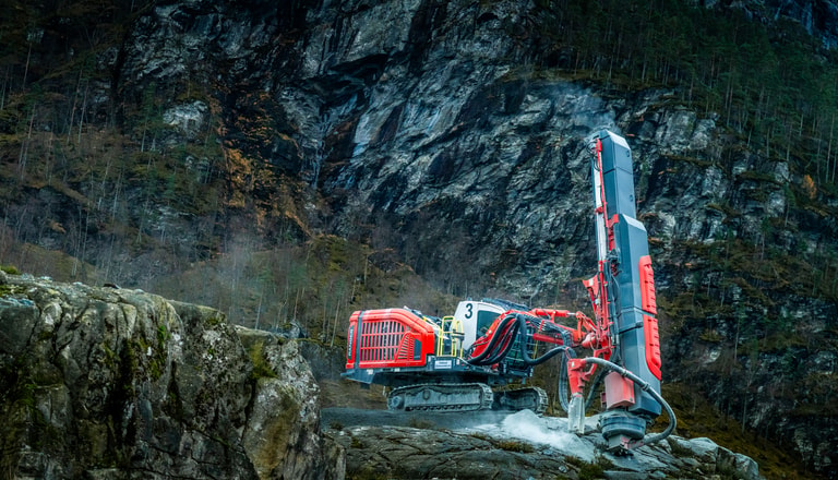 Performance Mining Surface mining equipment | Leading surface and rotary drill rigs