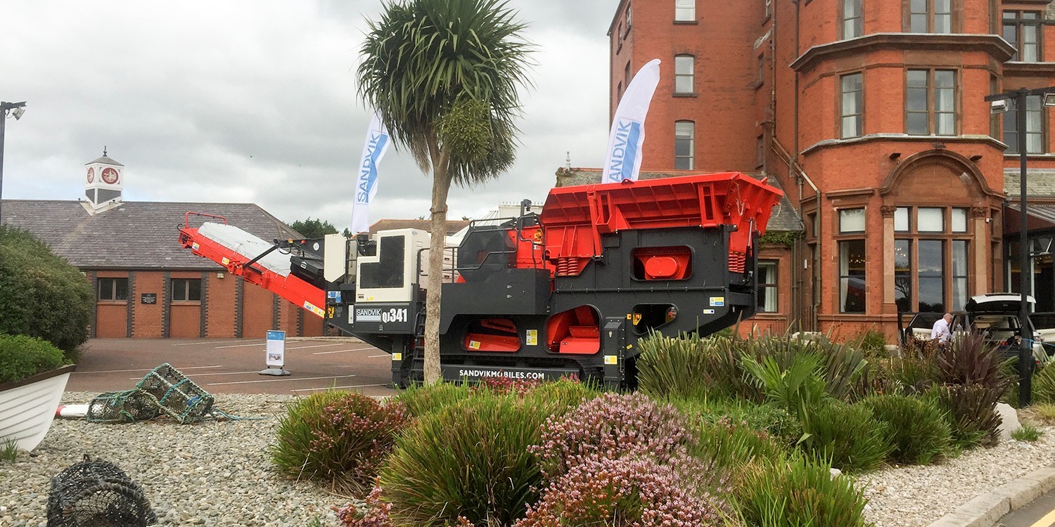 QJ341 jaw crusher on display