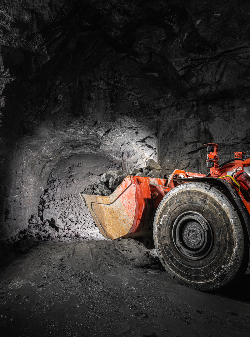  Toro™ LH514 underground loader in mine