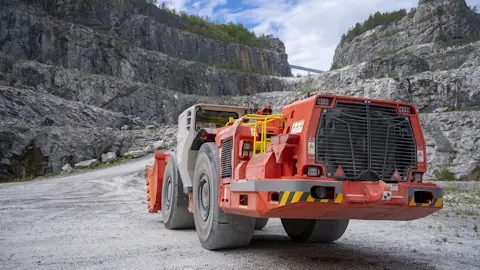 Toro™ LH517i underground loader