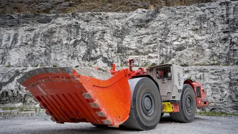 Toro™ LH517i outside