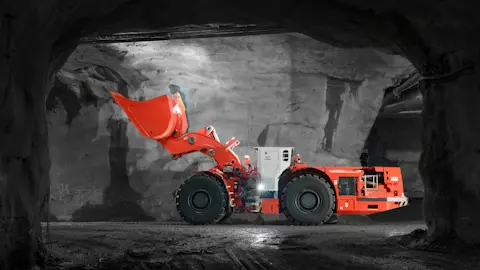 Toro™ LH621i underground loader in mine