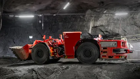 Toro™ LH514iE Electric loader