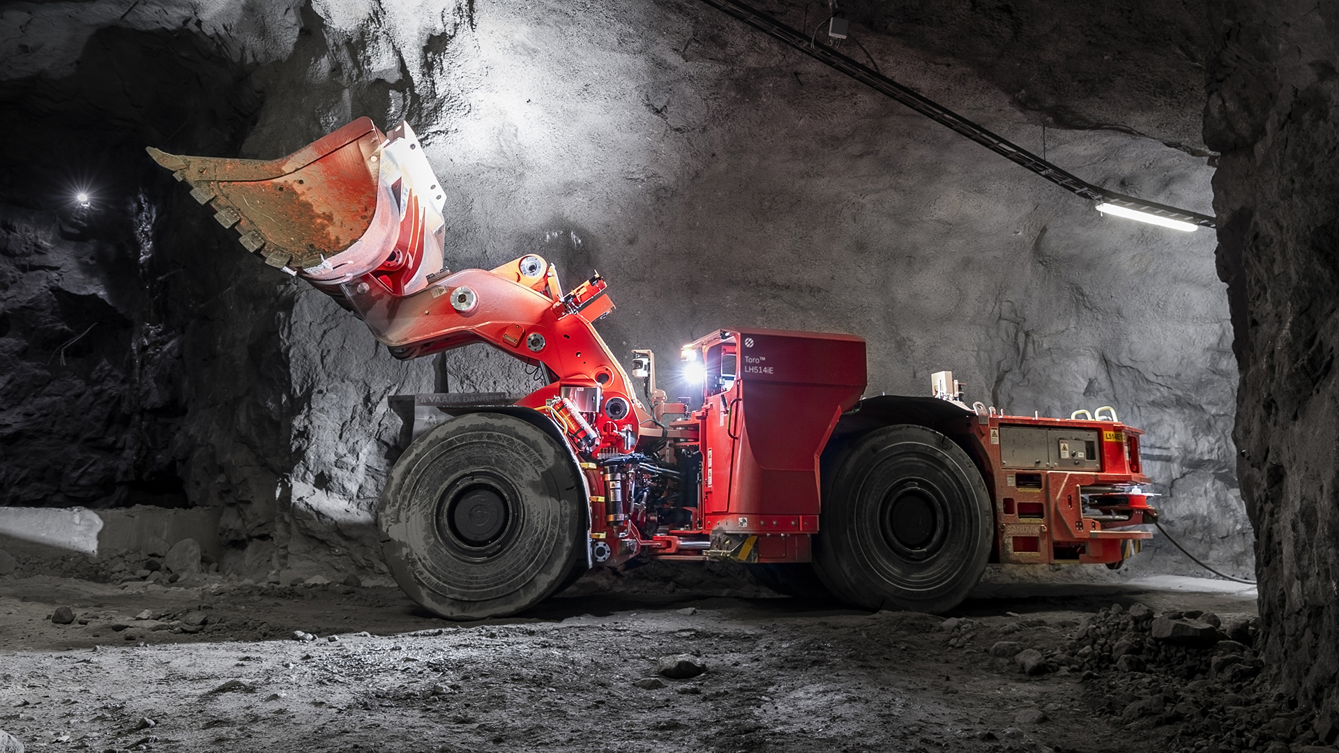 Toro™ LH514iE Electric loader