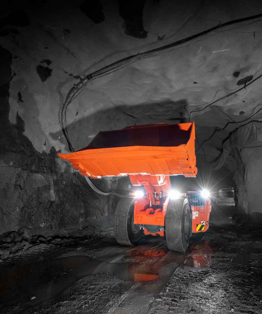 Toro™ LH208L low profile loader