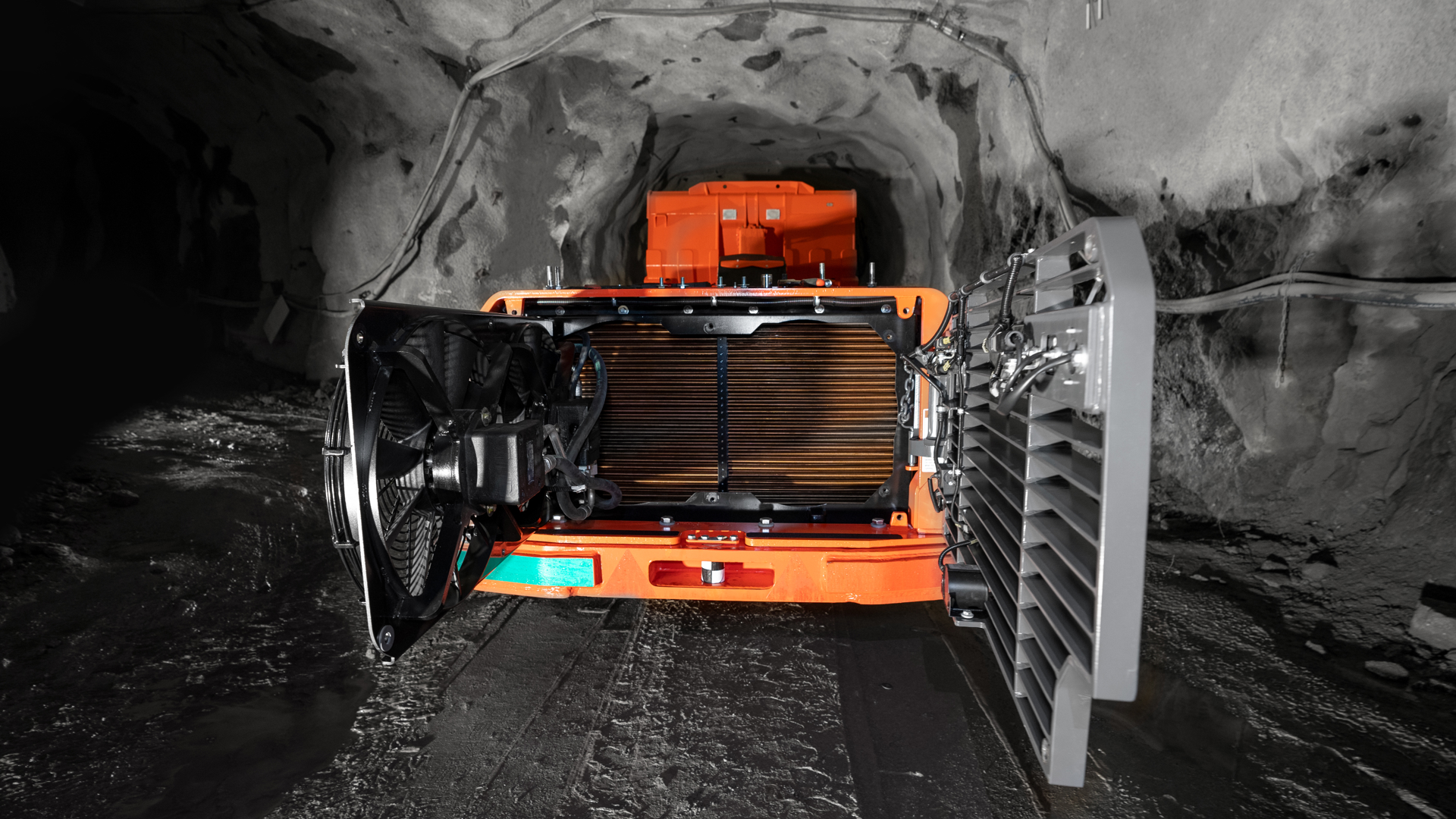 Toro™ LH208L low profile loader