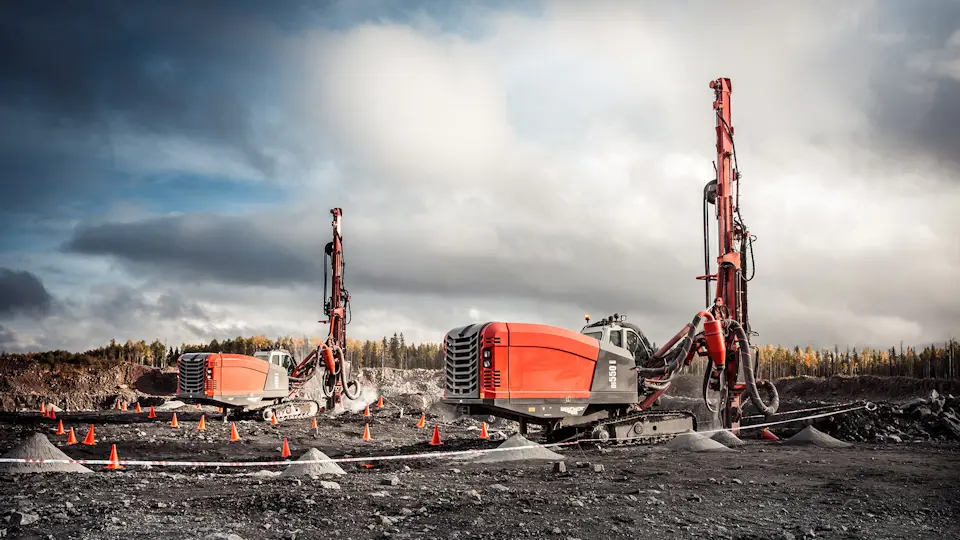 Ranger™ DX700 Surface top hammer drill rig