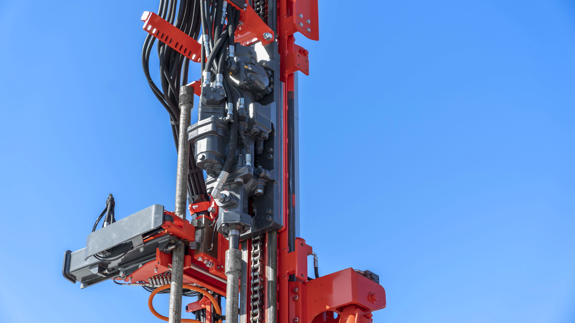 HL820T drill outside