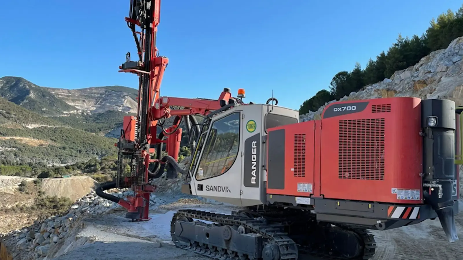 Ranger™ DX700 Equipo de perforación con martillo en cabeza