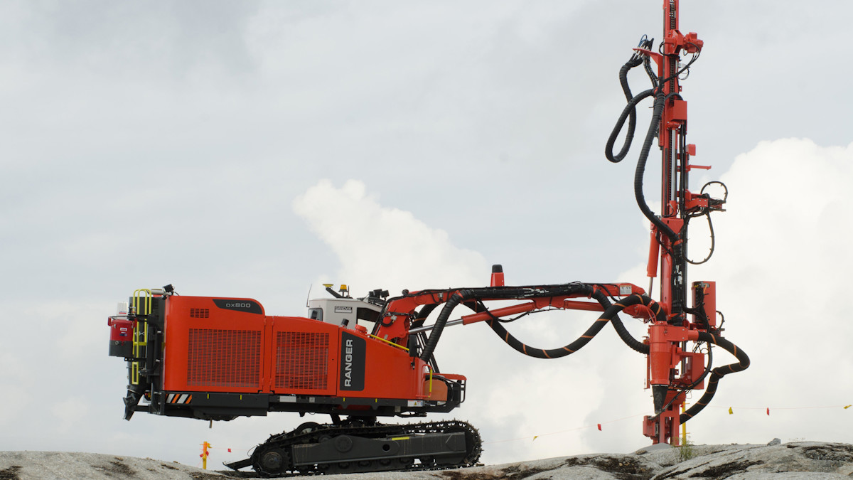 Ranger™ DX800 Surface top hammer drill rig