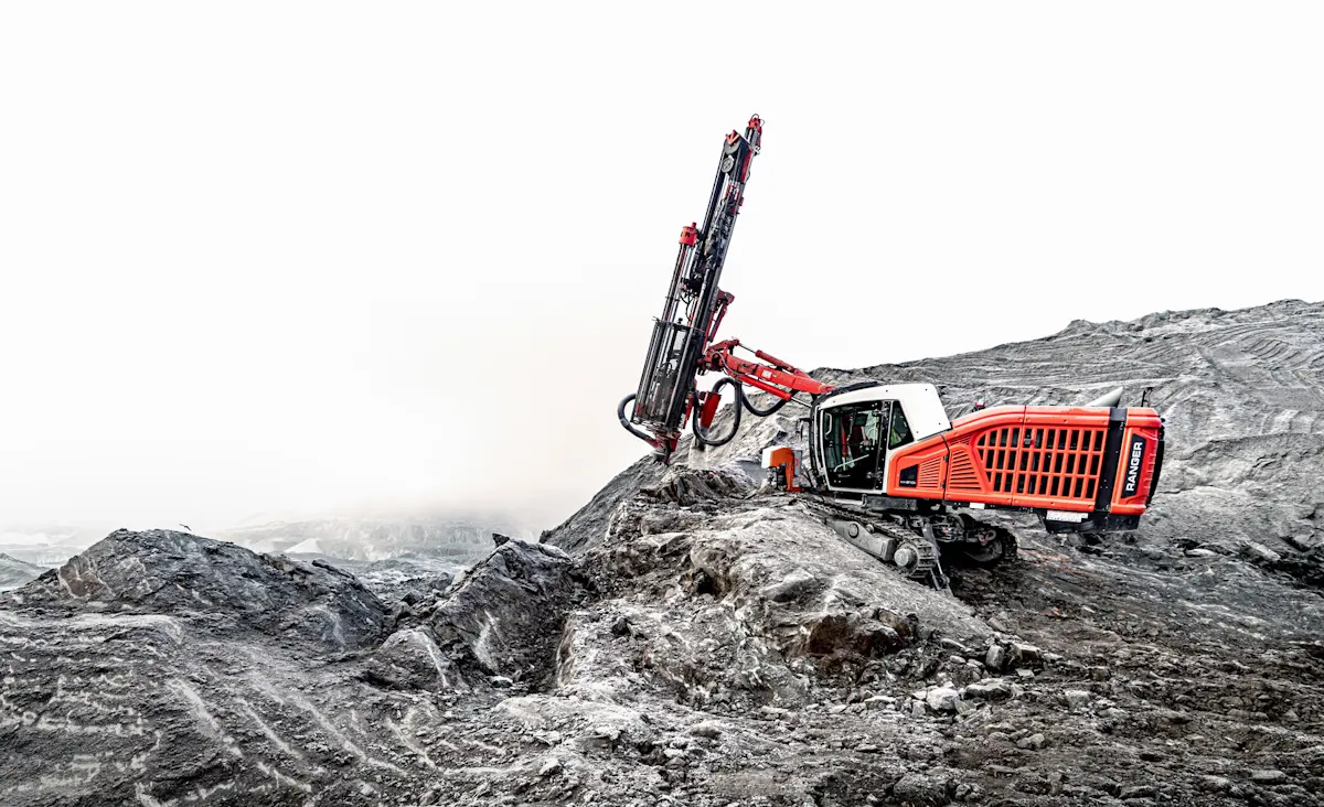 RANGER™ DX910i SURFACE TOP HAMMER DRILL RIG