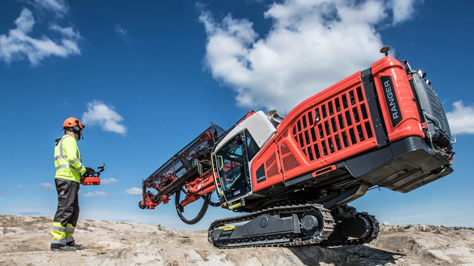 RANGER™ DX910i SURFACE TOP HAMMER DRILL RIG