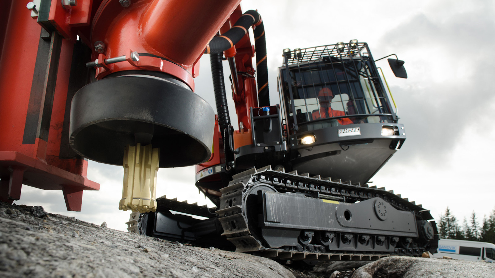 Ranger™ DX600 Surface top hammer drill rig
