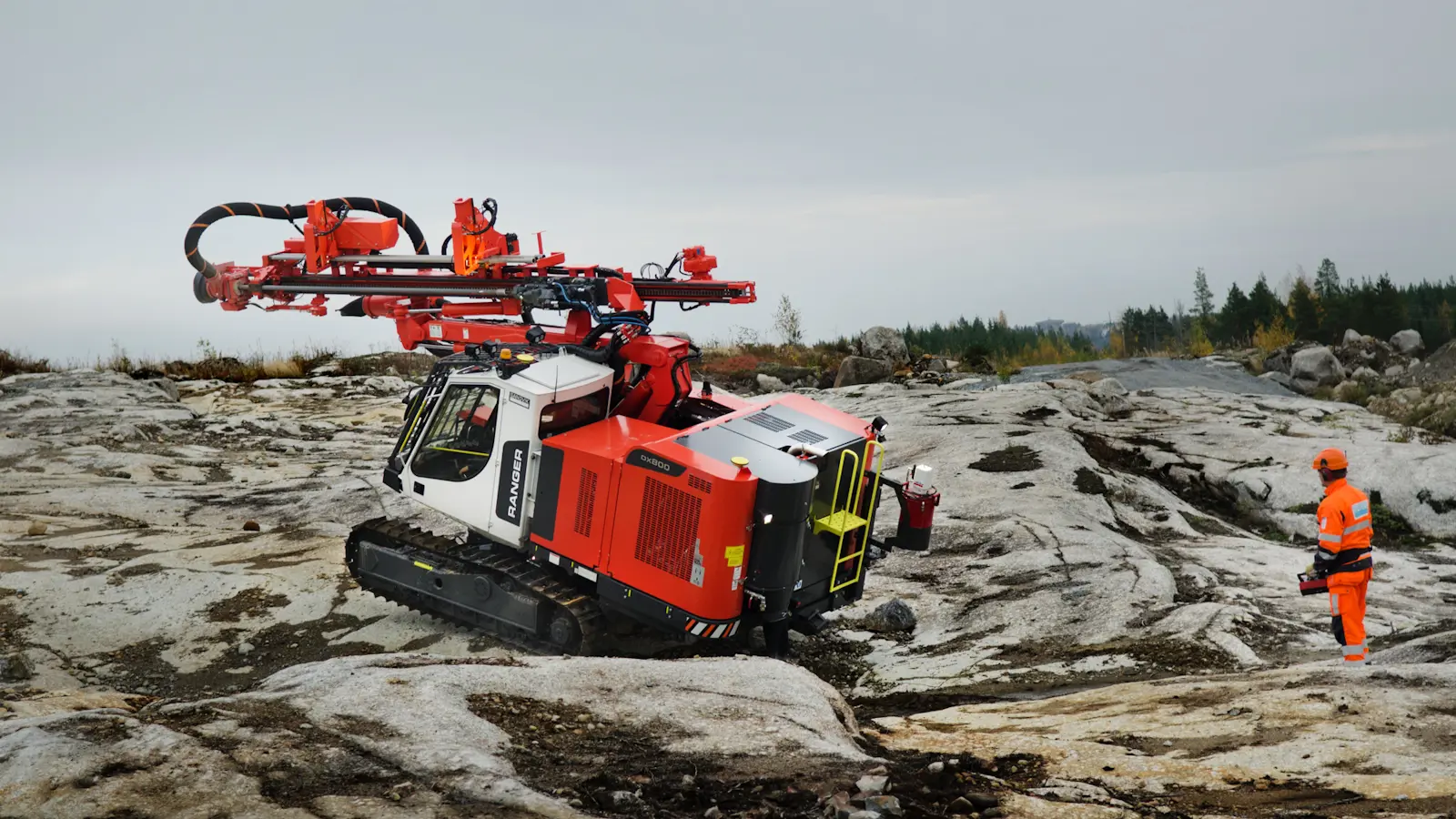 Ranger™ DX700 Surface top hammer drill rig