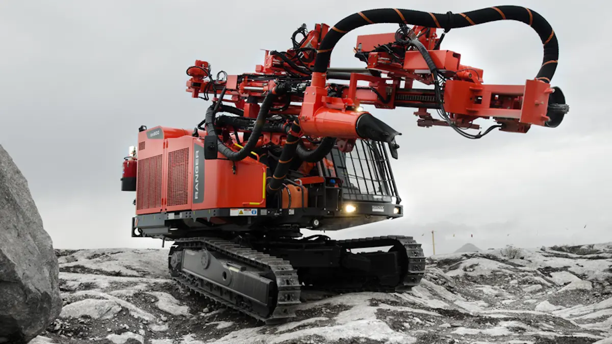 Ranger™ DX700 Surface top hammer drill rig