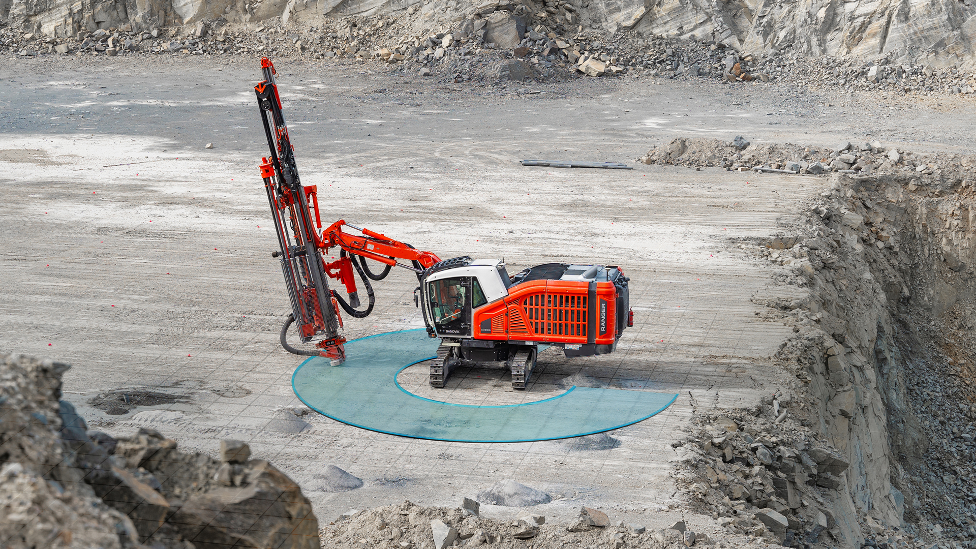 Ranger™ DXi Series 290degrees revolving upper structure