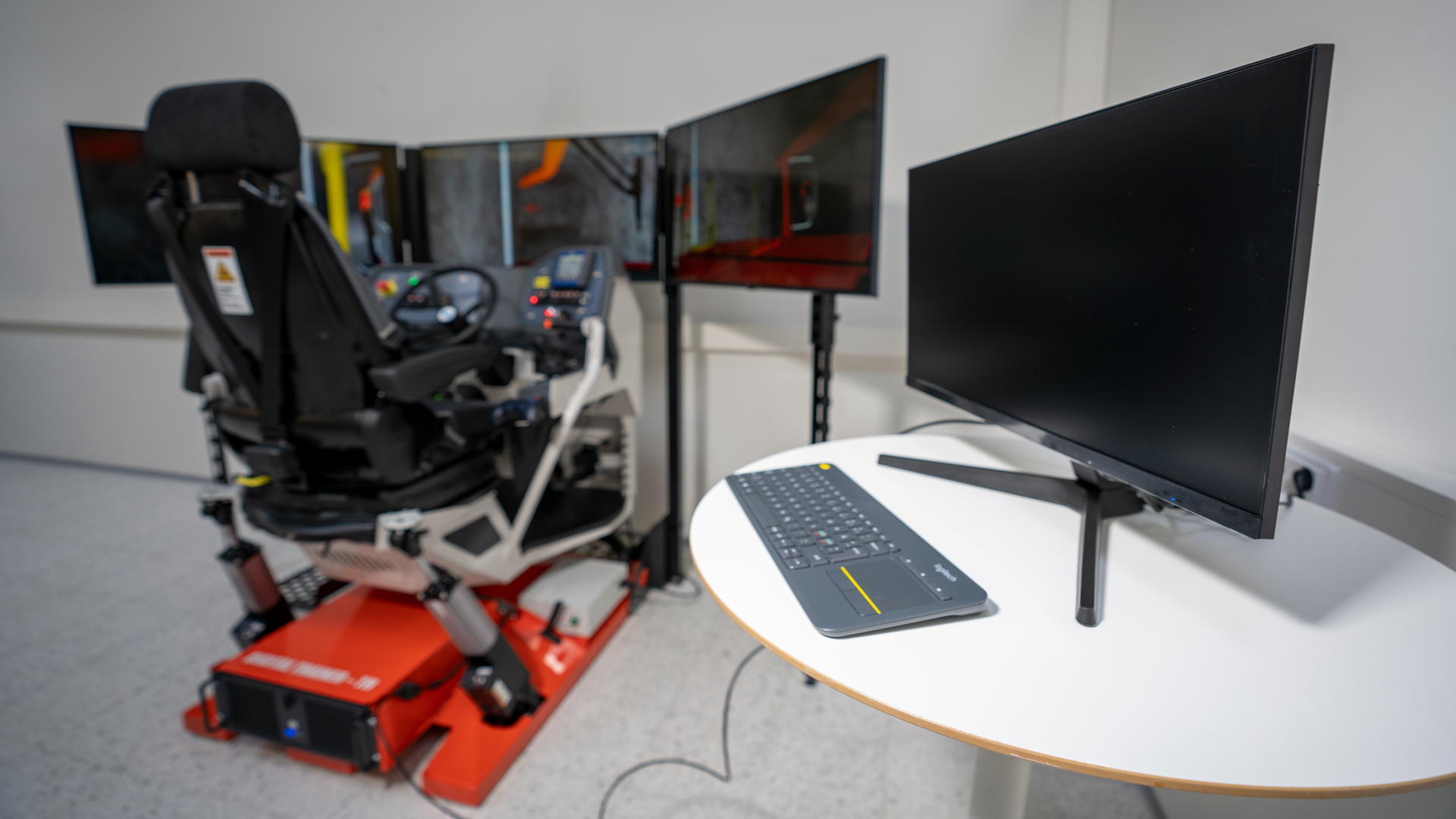 Digital trainer - TH truck simulator