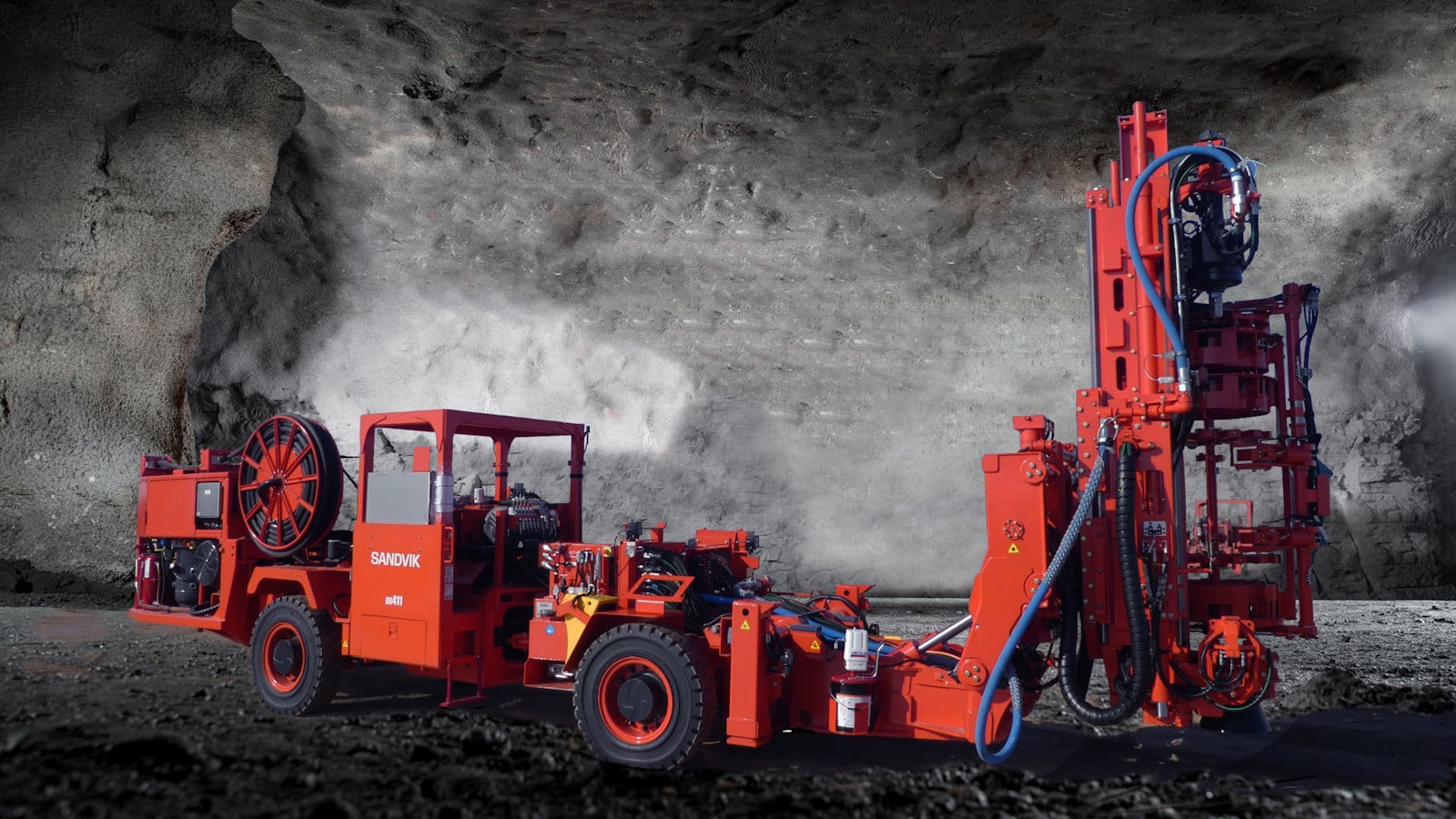 Sandvik DU411 Center Articulated Carrier-Mounted ITH Drill Rig