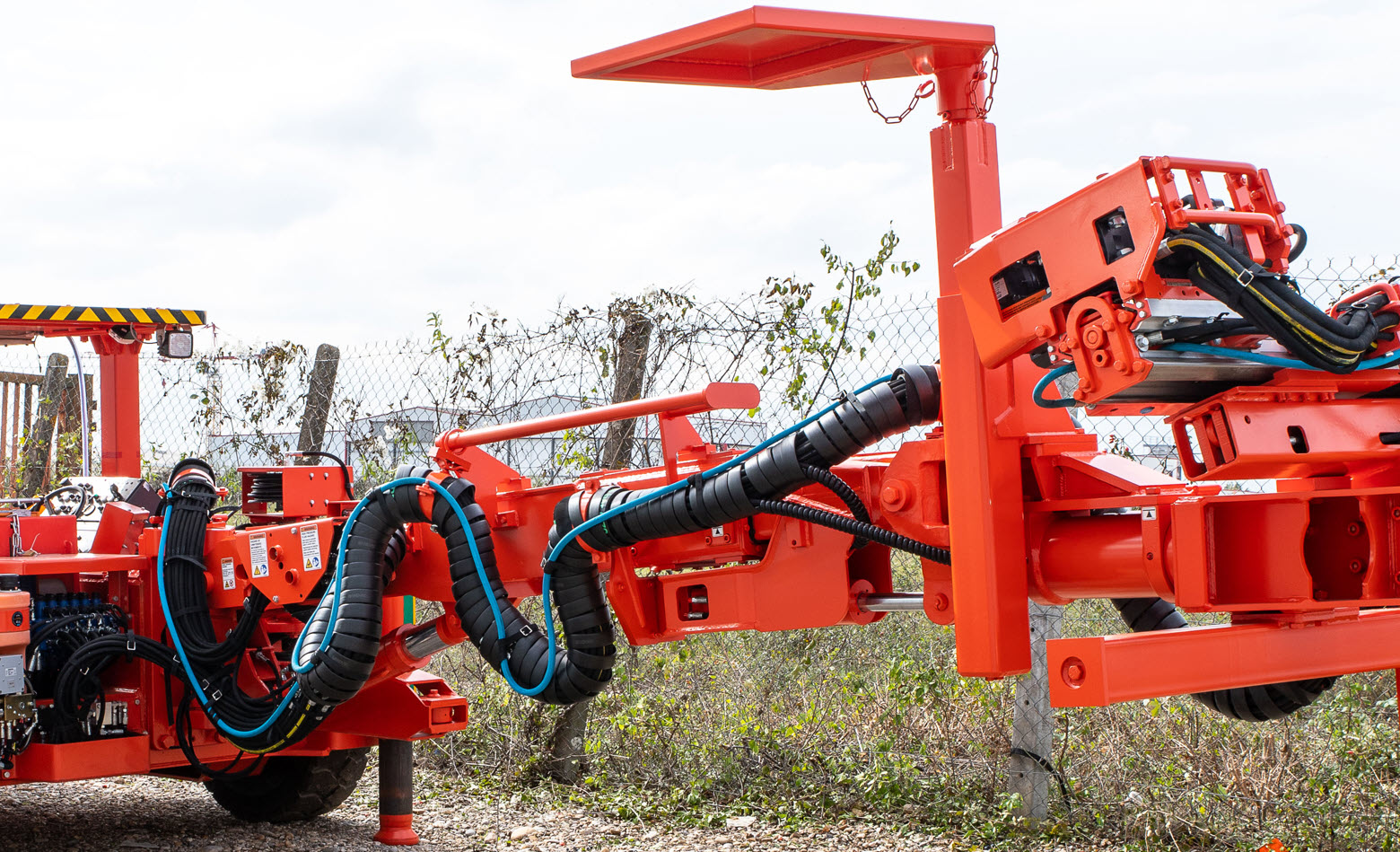  DS211L-V Rock support drill rig telescopic roof